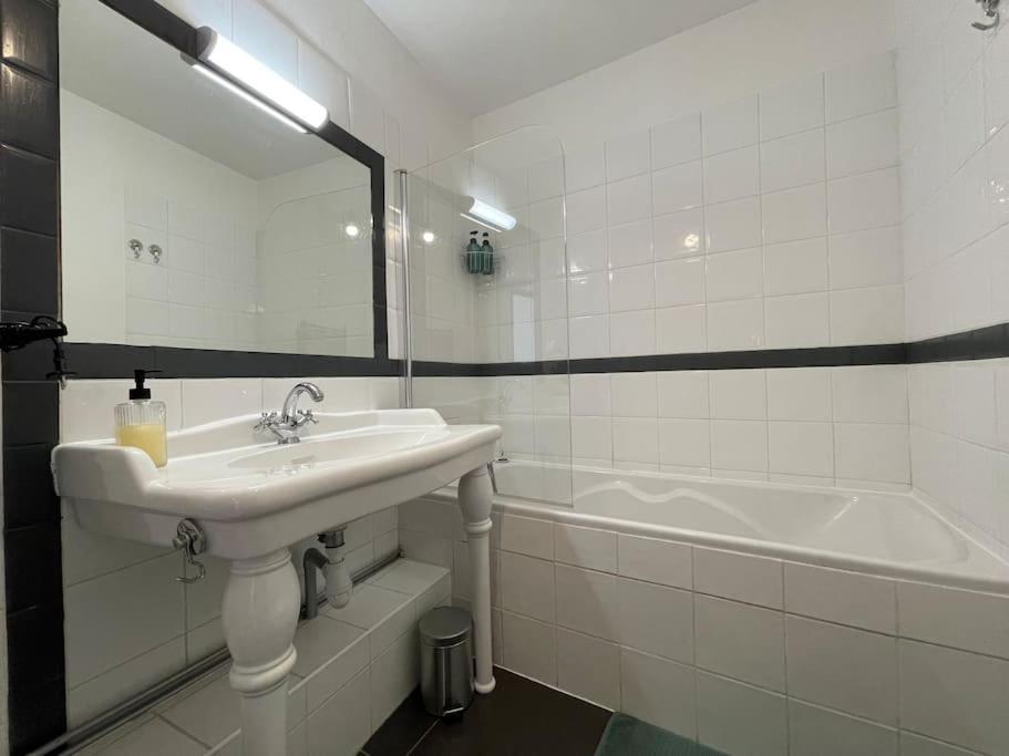 L'Appartement Tomey Avec Parking Carcassonne Exterior photo
